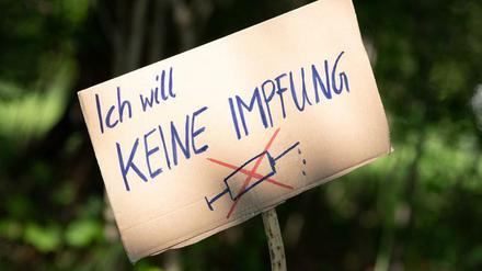 Protestschild von Impfgegnern in Sachsen (Archivbild) 