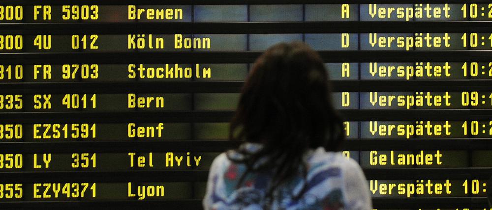 Viele Flüge starten oder landen verspätet. In vielen Fällen müssen die Fluggesellschaften ihre Gäste dafür entschädigen.