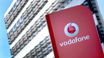 Das Vodafone-Firmenlogo vor der Deutschlandzentrale in Düsseldorf