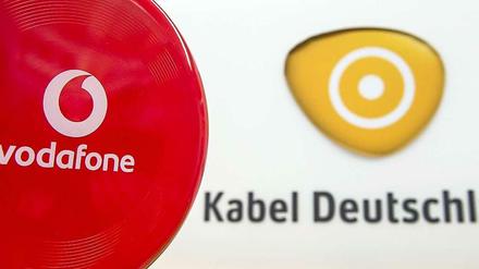 Der britische Telekommunikationskonzern Vodafone ist bei seinem milliardenschweren Übernahmeversuch des deutschen Wettbewerbers Kabel Deutschland am Ziel. Anteilseigner im Besitz von zusammen 75 Prozent derKabel-Deutschland-Aktien hätten das Übernahmeangebot von Vodafone akzeptiert.