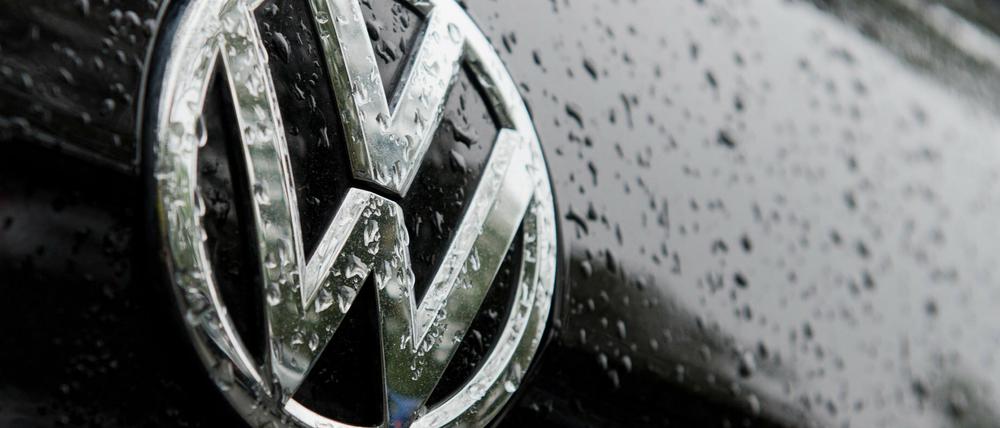 Eine Milliarde Euro weniger wird VW im nächsten Jahr in Investitionen stecken. Der Konzern zieht die finanziellen Konsequenzen aus dem Abgasskandal.