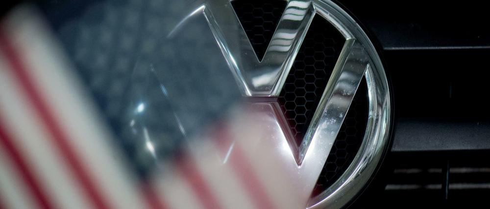 Vergleich. In den USA zahlt VW geprellten Kunden bis zu 10.000 Dollar. Deutschen Kunden bietet der Konzern eine Reparatur an.