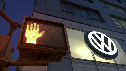 Rotes Licht. Volkswagen sieht sich weltweit mit tausenden Klagen von Kunden und Anlegern konfrontiert.