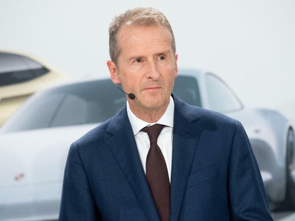 Will mehr Linienflug und weniger Privatjet fliegen: VW-Chef Herbert Diess.