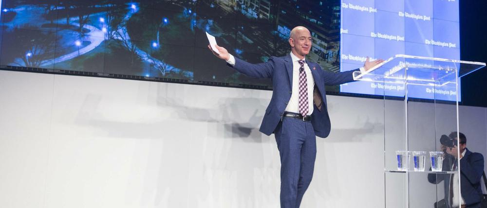 Grund zur Freude für Jeff Bezos: Jeder zweite Euro im deutschen Onlinehandel landet bei Amazon. 