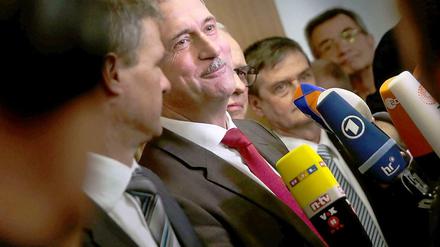 So sehen Sieger aus. Claus Weselsky nach dem Sieg der GDL vor dem hessischen Landesarbeitsgericht. 