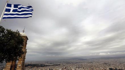 Stürmisch. „Wir können Neuwahlen ausrufen oder eine Volksabstimmung veranstalten“, sagt der griechische Finanzminister. Worum es bei dem Volksentscheid gehen könnte, ließ Yanis Varoufakis offen. Über Athen ziehen erneut dunkle Wolken auf. 