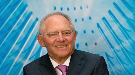 Ohne ihn geht es nicht: Bundesfinanzminister Wolfgang Schäuble (CDU) billigt Hilfe für die Deutsche Bahn und veranlasste den Kauf neuer T-Aktien.