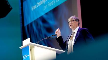 Bill Gates bei seiner Rede im Estrel-Hotel in Neukölln.    