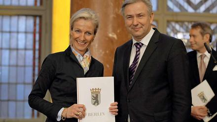 Lächeln mit dem neuen Chef: Sybille von Obernitz wird Wirtschaftssenatorin in Wowereits neuem Kabinett.