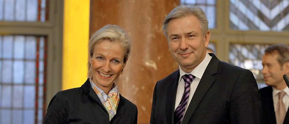Lächeln mit dem neuen Chef: Sybille von Obernitz wird Wirtschaftssenatorin in Wowereits neuem Kabinett.