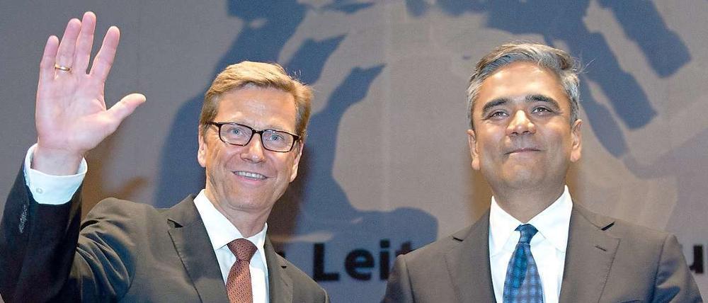 Lächeln mit dem deutschen Außenminister: Deutsche-Bank-Chef Jain (r.).