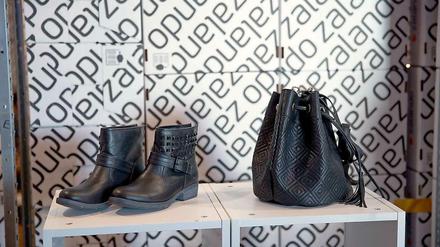Schuhe und Taschen online verkaufen und verschicken - das ist in einem Satz das Geschäftsmodell des Onlinehändlers Zalando.
