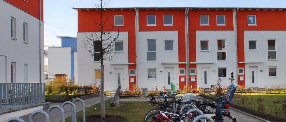 Eine Reihenhaussiedlung im Schweizer Viertel in Lichterfelde. Ein Reihenhaus kostet in Berlin im Schnitt 280.000 Euro. 