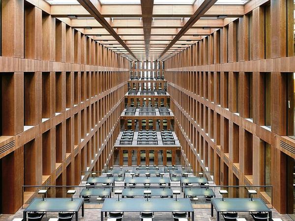 Die von Max Dudler entworfene Bibliothek der Berliner Humboldt-Universität. 