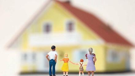 Niedrige Zinsen verlocken immer mehr Menschen zum Hauskauf. Nicht alle Haushalte können sich das auch wirklich leisten. Foto: dpa