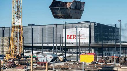 Warten auf den Abflug: Der neue Hauptstadtflughafen Willy Brandt soll aktuellen Prognosen zufolge 2017 eröffnen.