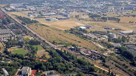 Der alte Betriebsbahnhof Schöneweide bekommt Anschluss an Adlershof. Die Deutsche Bahn will ab 2017 mit dem Verkauf von Gewerbegrundstücken beginnen. 
