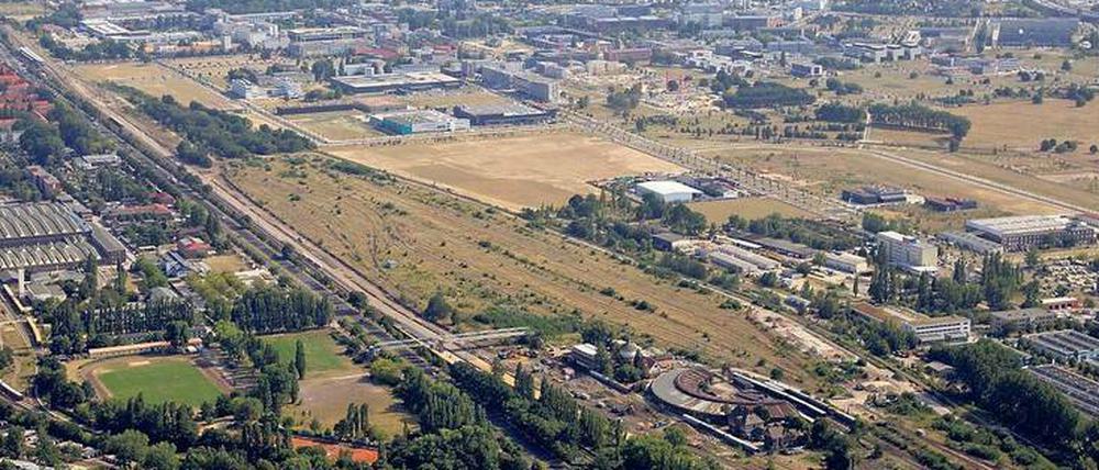 Der alte Betriebsbahnhof Schöneweide bekommt Anschluss an Adlershof. Die Deutsche Bahn will ab 2017 mit dem Verkauf von Gewerbegrundstücken beginnen. 