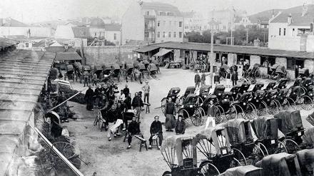 In Qingdao wurde während der Kolonialzeit von 1898 bis 1914 vom Reichsmarineamt eine Bodenwertsteuer eingesetzt.