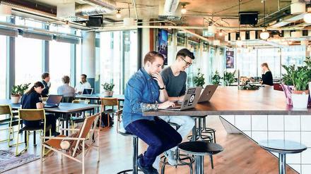 In Ruhe arbeiten oder kreativer Austausch. Coworking Spaces wie der von WeWork am Potsdamer Platz bieten im Idealfall beides.
