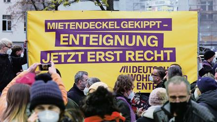 In Berlin wurde die Karlsruher Entscheidung am Donnerstag in einer Demonstration mit neuen Forderungen nach der Enteignung großer Wohnungskonzerne quittiert. 