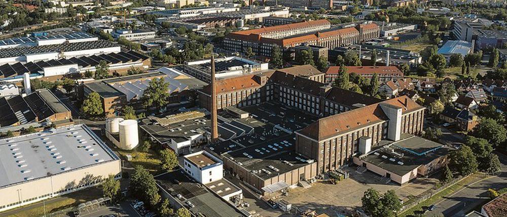 Das einstige Verwaltungsgebäude des ehemaligen Fritz-Werner-Werkes, eine Werkzeugmaschinenfabrik in Berlin-Tempelhof, wurde in den 1930er Jahren erbaut und steht unter Denkmalschutz. Ab 1960 diente es als Zentrale der Supermarktkette Reichelt. 