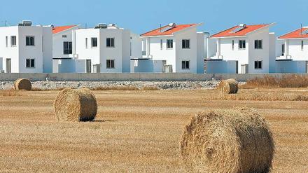 Von der Krise überrollt. Ein Bauboom führte auf Zypern zu einem Überangebot, die Preise fielen zum Teil um 20 Prozent. Doch der Markt ist für Ausländer nur schwer zu durchschauen.