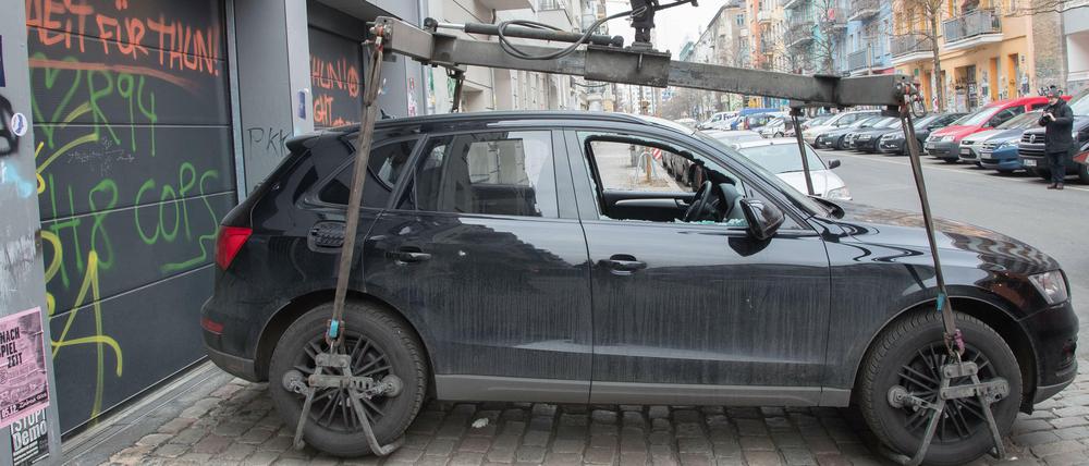 Vergangene Woche haben Chaoten in einer Tiefgarage in Berlin-Friedrichshain 21 Autos demoliert. 