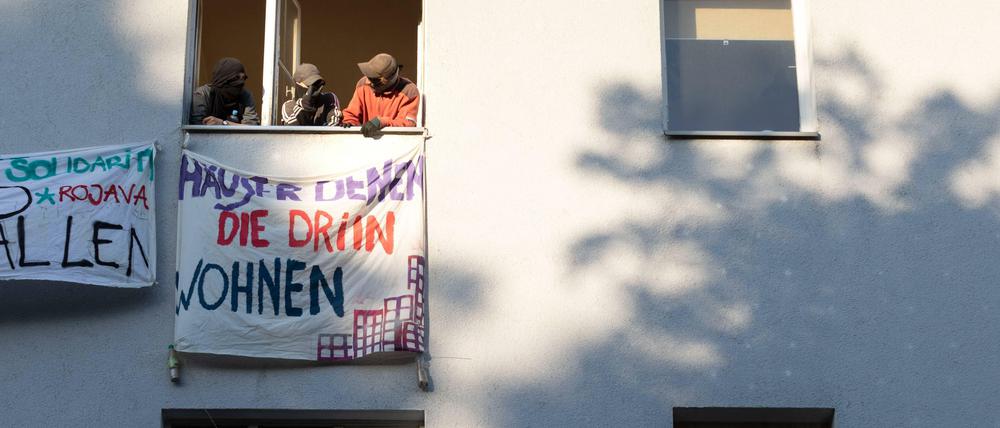 Aus Protest gegen steigende Mieten und Wohnungsnot wurden in Berlin am Pfingsten mehrere Häuser besetzt.