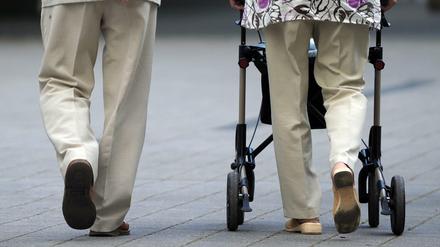 Senioren, die nur eine geringe Rente beziehen, fällt es schwer, das Wohneigentum zu erhalten.