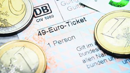Das 49-Euro-Ticket soll nun zum 1. April 2023 starten.