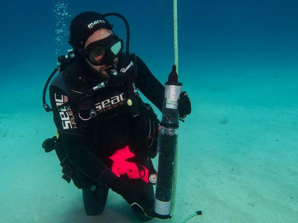Funktioniert auch im Meer: Empfangsstationen unter Wasser detektieren die Fischbewegungen, hier im Mittelmeer in einer Forschungskooperation mit dem IMEDA Institut auf Mallorca.