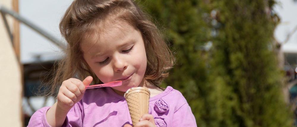 Eins oder keins? Forscher haben untersucht, ob Kinder verlockenden Süßigkeiten heute besser widerstehen können als in den 1960er Jahren. 
