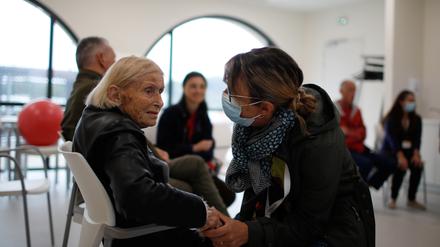 Alzheimer's patient Laure, 87, attends a music session at the Village Landais Alzheimer site in Dax, France, September 24, 2020. Picture taken on September 24, 2020. REUTERS/Gonzalo Fuentes