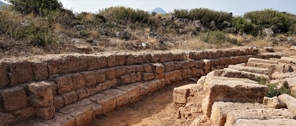 Im Westen Kretas kann man heute die Überreste des Hafens der antiken Stadt Phalasarna auf dem Trockenen besichtigen – rund sechs Meter über dem Meeresspiegel.