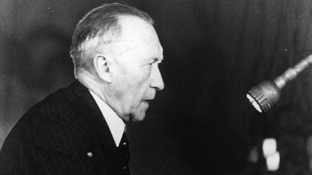 Konrad Adenauer bei einer Ansprache 1948 in Berlin.
