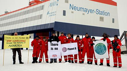 Monatelang im Eis, aber nicht fern der Welt: Forscher der Neumayer-Forschungsstation in der Antarktis haben an den den internationalen Klimaprotesten teilgenommen.