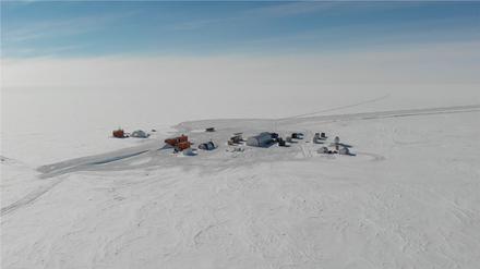 In diesem Camp soll 2760 Meter tief in das Eis der Antarktis gebohrt werden, um das vergangene Klima auch in anderen Erdteilen untersuchen zu können.