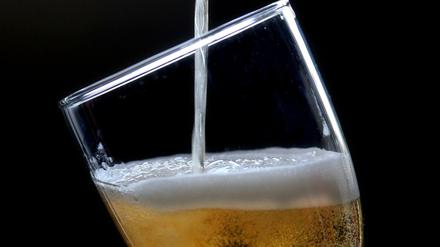 Ein halber Liter Bier enthält etwa 20 Gramm reinen Alkohol.