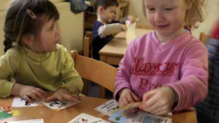 Ein früher Start beim Sprachenlernen ist optimal: Diese Kita-Kinder auf Usedom lernen spielerisch Polnisch.