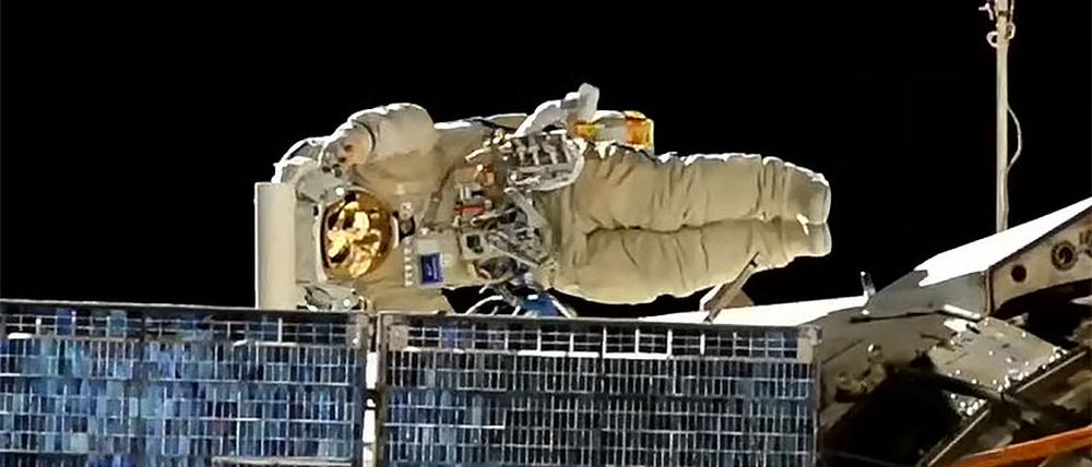 Kosmonaut Petelin baute Kommunikationsgeräte auf dem Roscosmos-Segment der Internationalen Raumstation an.