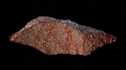 Klare Linien. Die Steinzeit-Menschen in der Blombos-Höhle waren statusbewusst und malten nicht auf Papier oder Tablet-Computern, sondern auf Steinen.