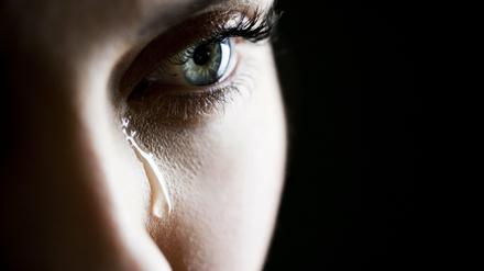 Warum weinen Frauen so häufig? Um Männer weichzukochen, behaupten israelische Forscher.