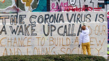 Corona als Chance - Graffito in München.