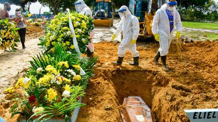 Die neue Variante ist deutlich ansteckender. In Brasilien werden Friedhofskapazitäten ausgeweitet.
