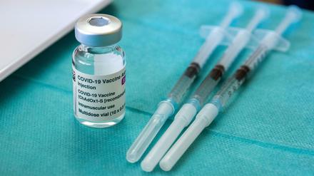 Aus „Covid-19 Vaccine Astrazeneca“ wird „Vaxzevria“. Astrazeneca benennt seinen Impfstoff um.
