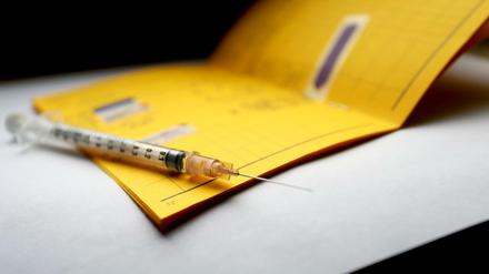 Ein gefälschter Impfpass hat in Niedersachsen mehrere Menschen das Leben gekostet.