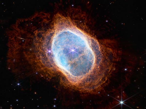 Ein heller Stern im Zentrum des Planetarischen Nebels NGC 3132.