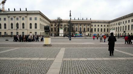 Das historische Hauptgebäude der Humboldt-Universität zu Berlin vom Bebelplatz aus gesehen.